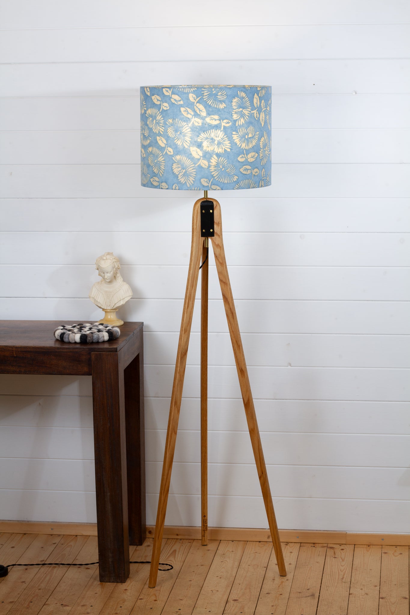 Tripod floor lamp on sale wooden legs