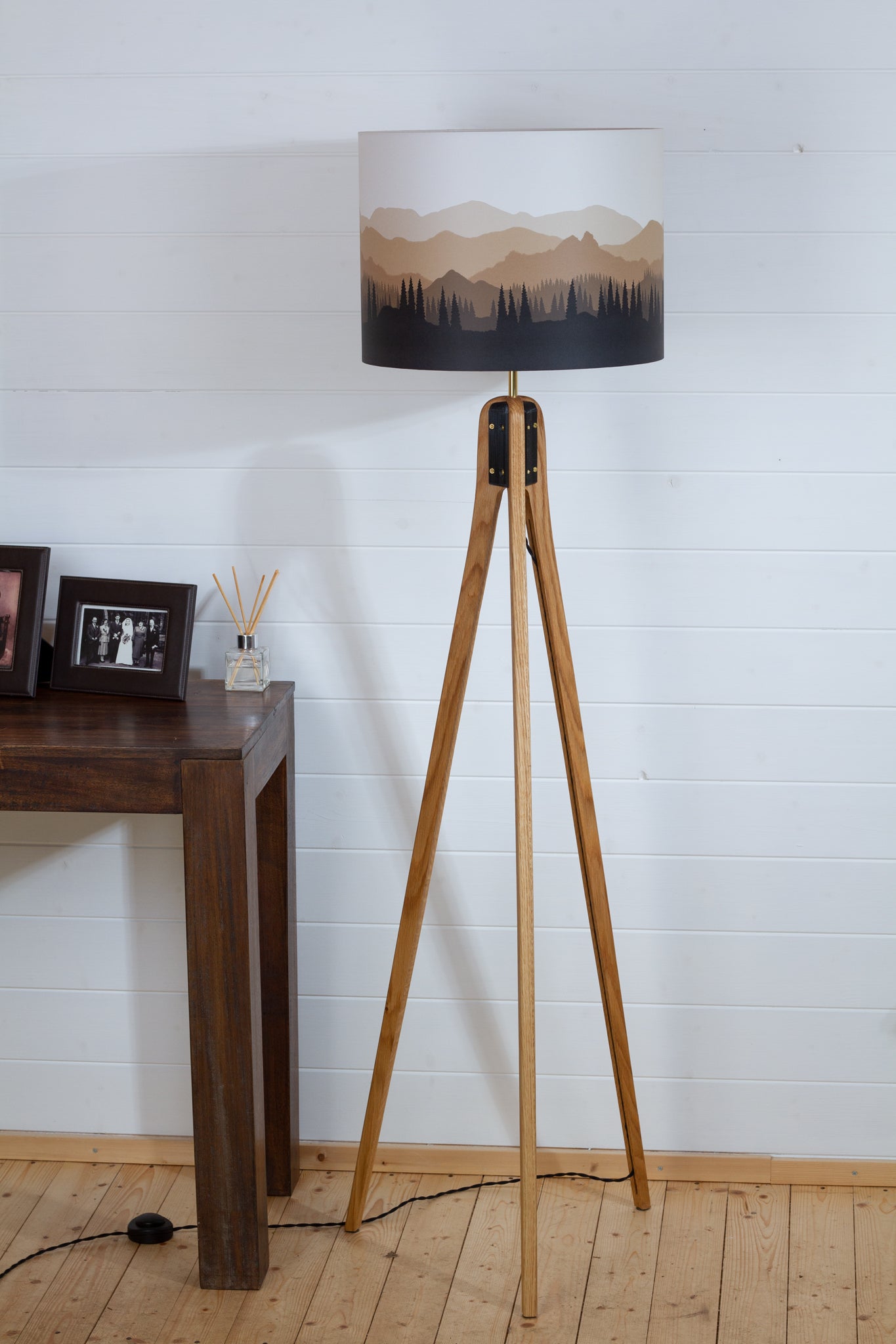 Landscape #4 Oak Tripod - Brown