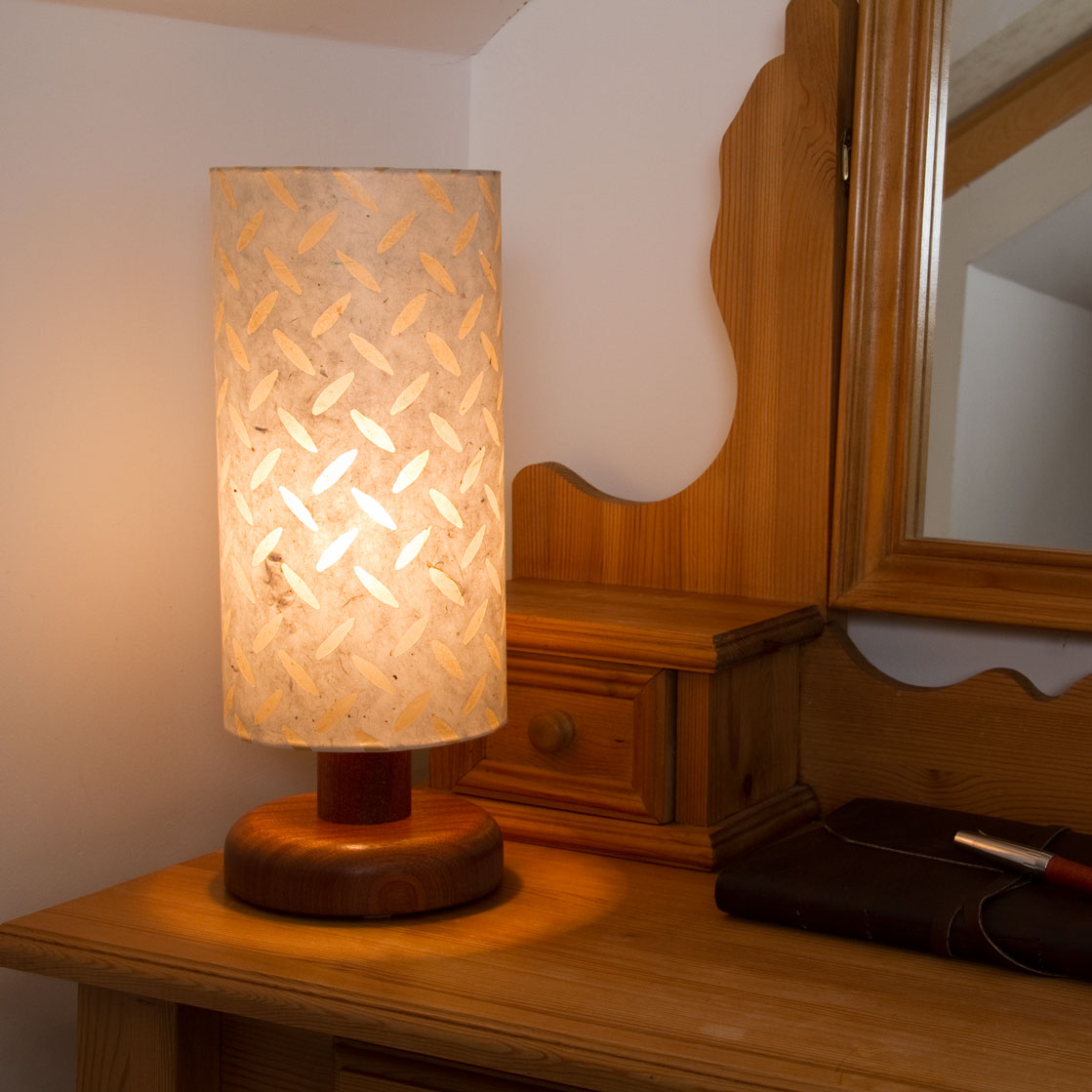 Drum Lamp Shade - P10 ~ Batik Tread Plate Natural, 15cm(diameter)