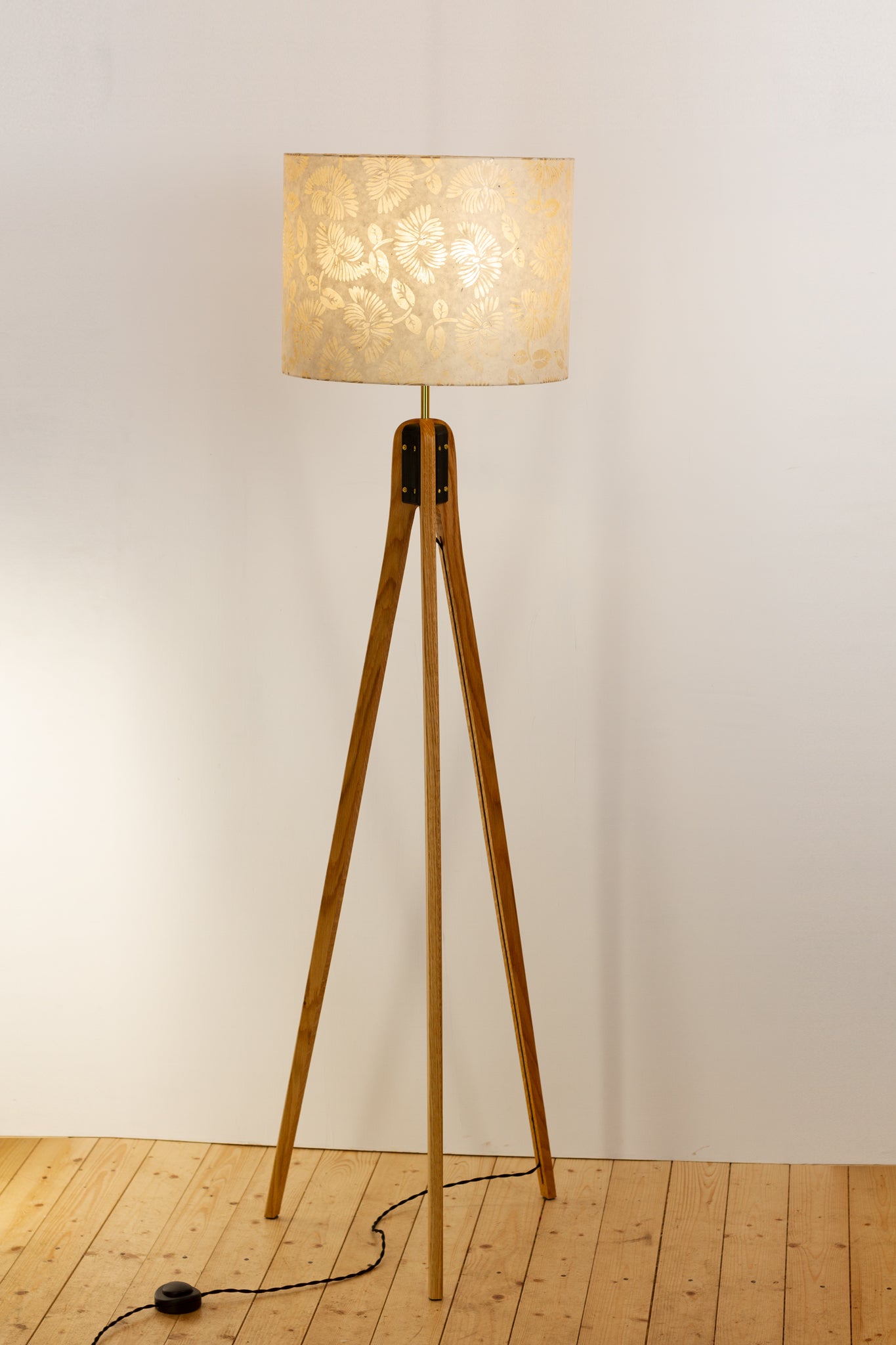 Oak Tripod Floor Lamp - P09 - Batik Peony on Natural