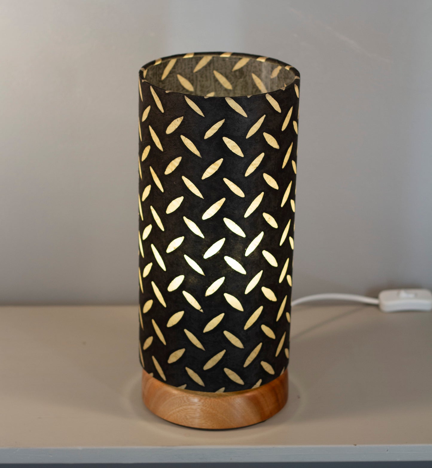 Flat Round Sapele Table Lamp with 15cm x 30cm Lampshade in P11 ~ Batik Tread Plate Black